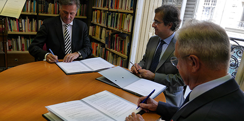 La signature de la convention