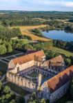 Vue aérienne de l'abbaye dans son environnement