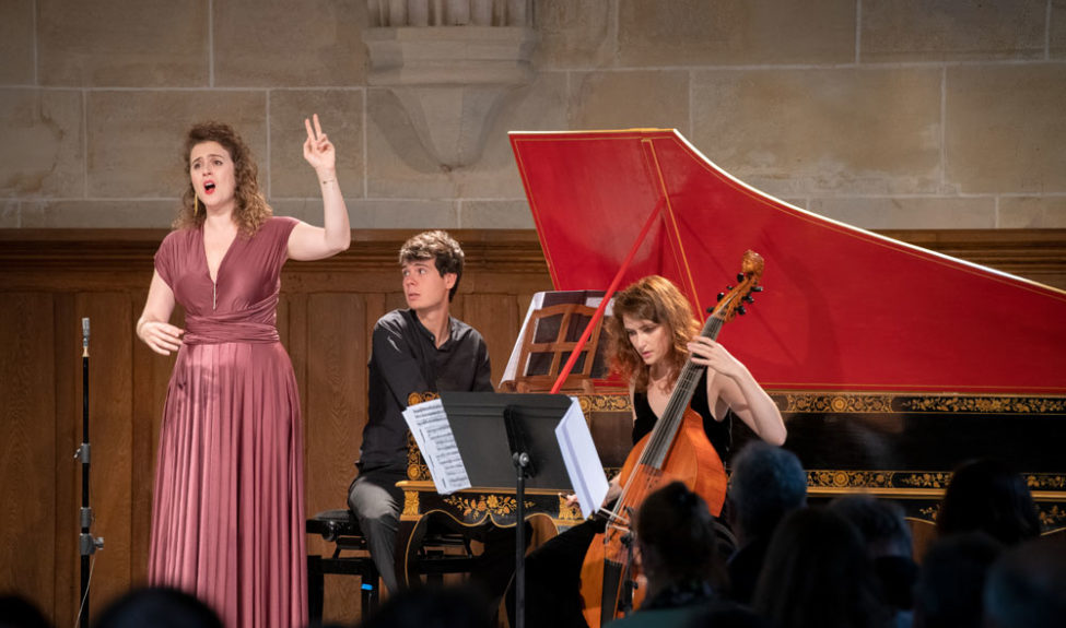 Concert avec Eva Zaïcik dans le réfectoire des convers