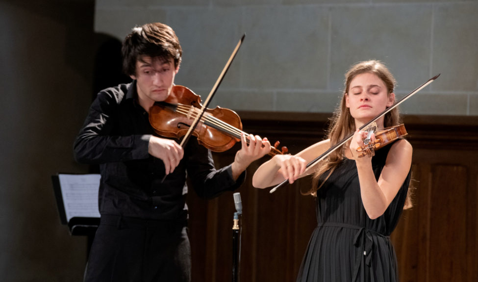 Théotime Langlois de Swarte et Sophie de Bardonnèche, violons