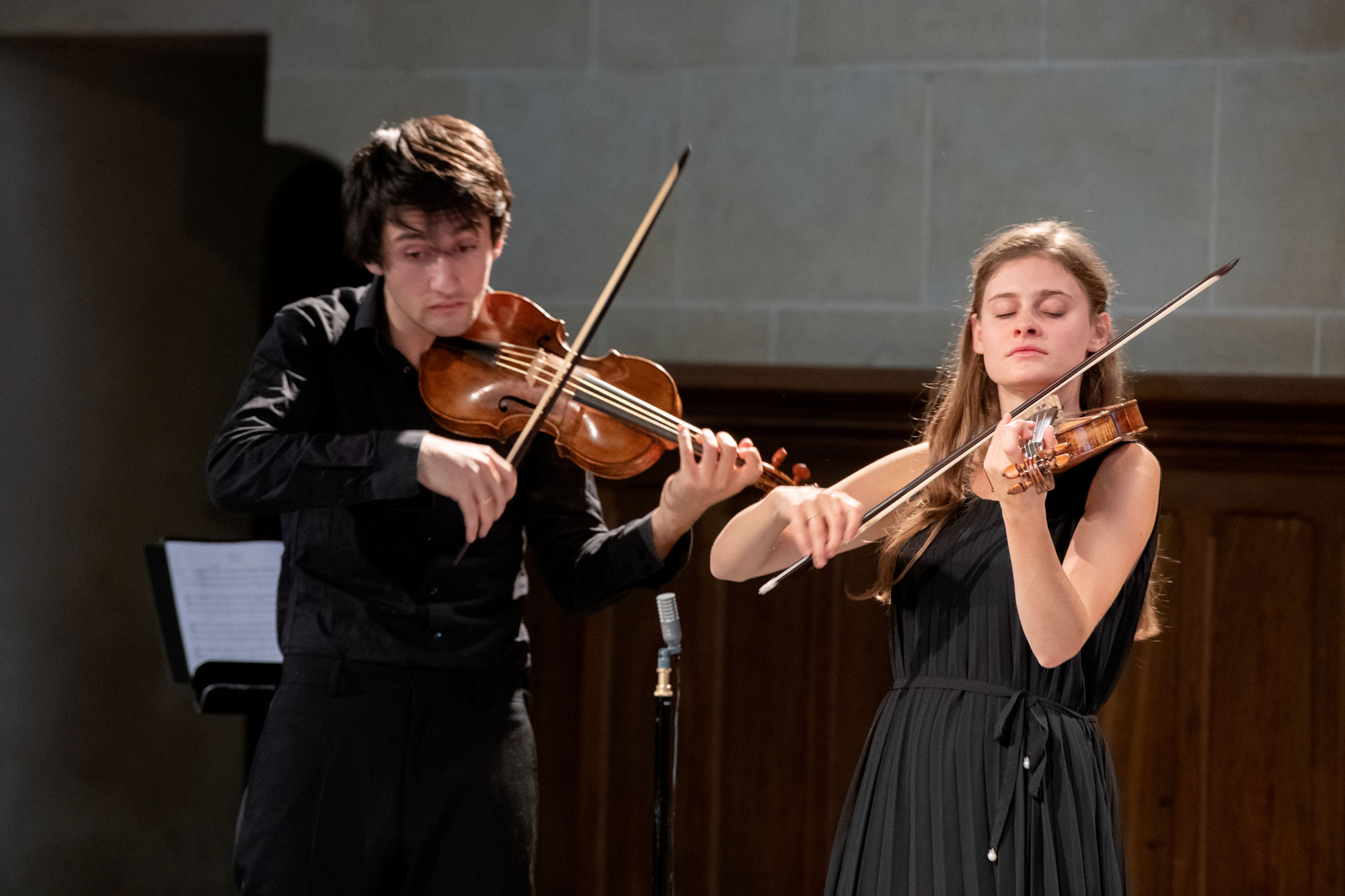 Théotime Langlois de Swarte et Sophie de Bardonnèche, violons