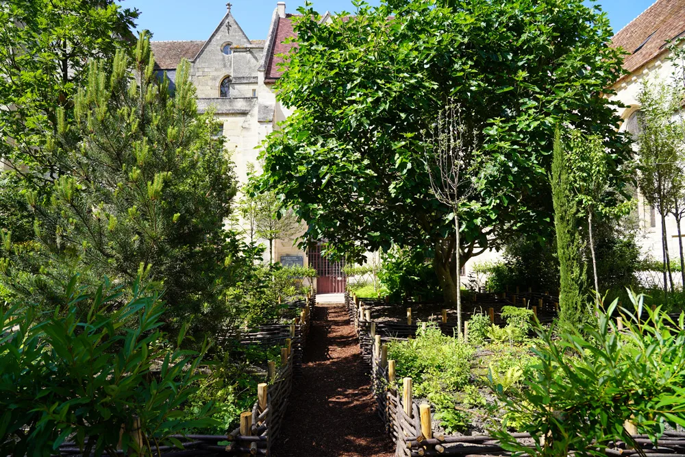 Le Jardin des 9 carr&eacute;s est &agrave; d&eacute;couvrir dans le cadre de la visite guid&eacute;e
