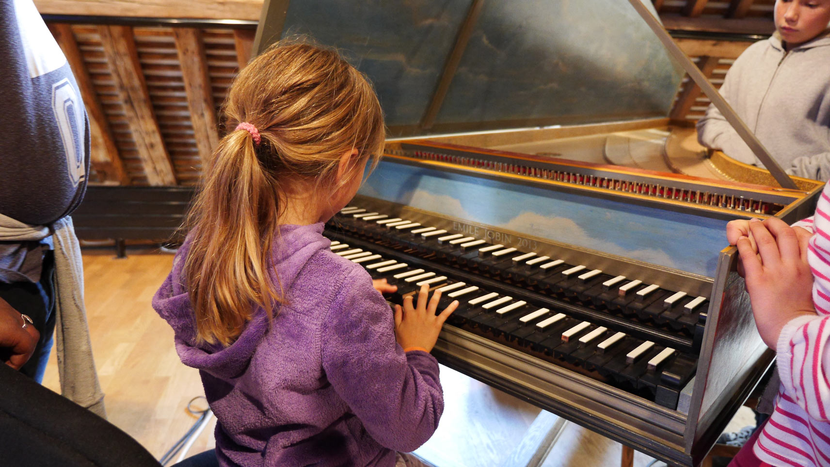 Atelier de découverte des claviers et de musique à l'abbaye de Royaumont