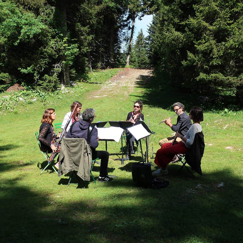 Bal au bord de l'eau, avec l'ensemble Artsonic à l'abbaye de Royaumont (Val d'Oise), en juin 2024