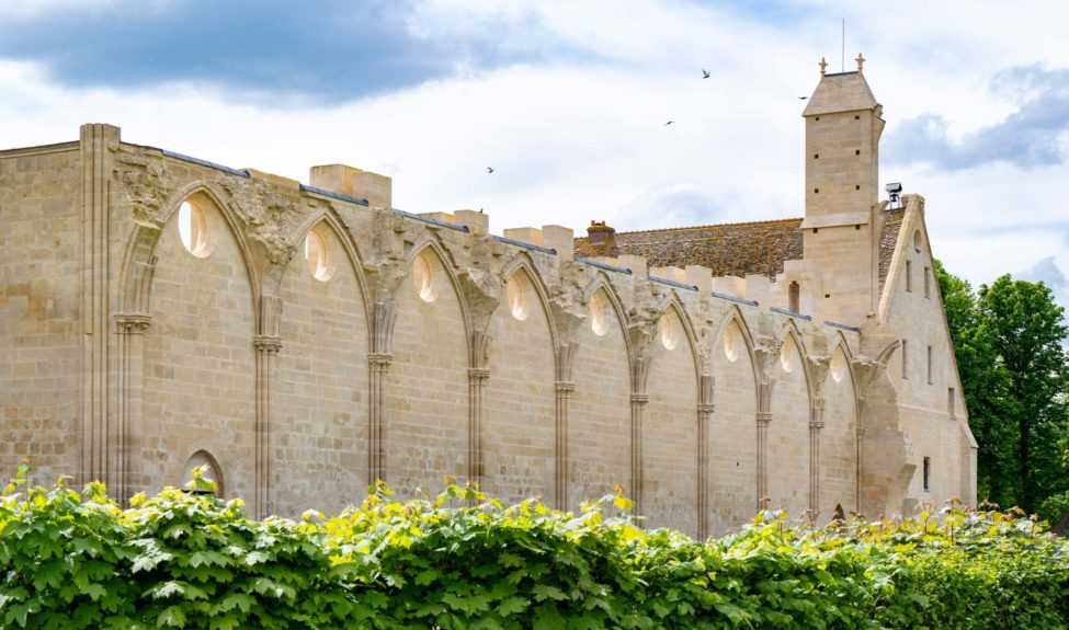 Mur de l'ancienne abbatiale de l'abbaye de Royaumont