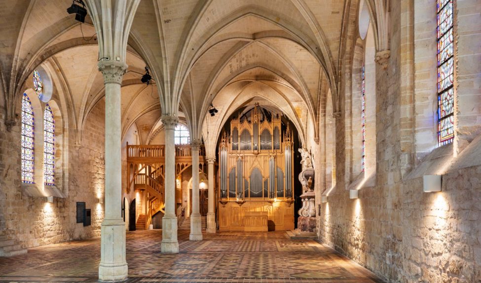 Orgue Cavaillé-Coll dans le Réfectoire des moines de l'abbaye de Royaumont