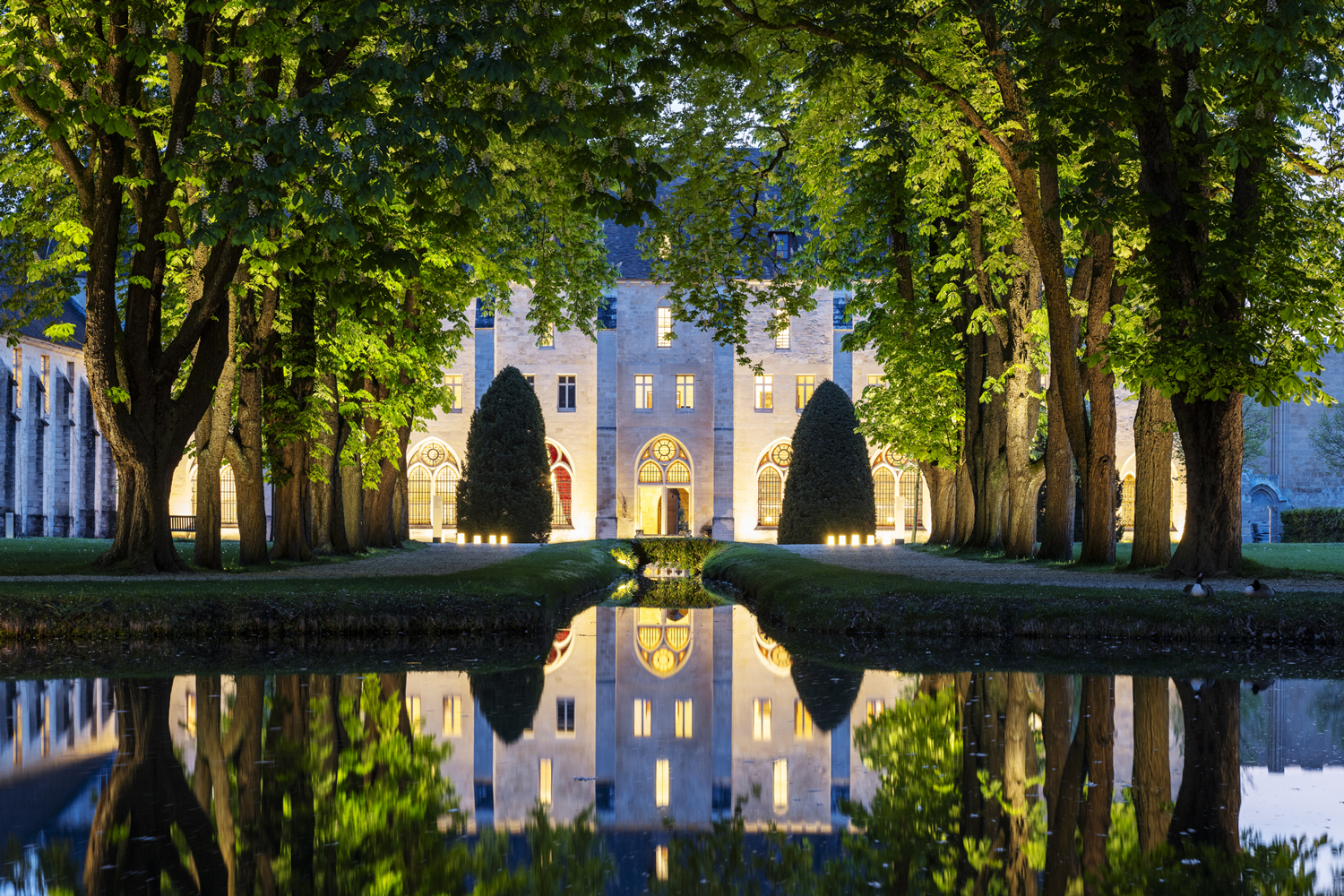 B&acirc;timent des moines de l'abbaye de royaumont dans le val d'oise