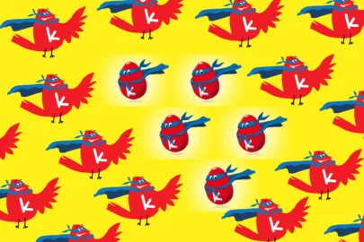 Un motif vibrant d'oiseaux et d'œufs de dessins animés rouges, chacun orné d'écharpes et de lunettes bleues, prend vie sur un fond jaune vif, parfait pour une aventure ludique de chasse aux œufs.