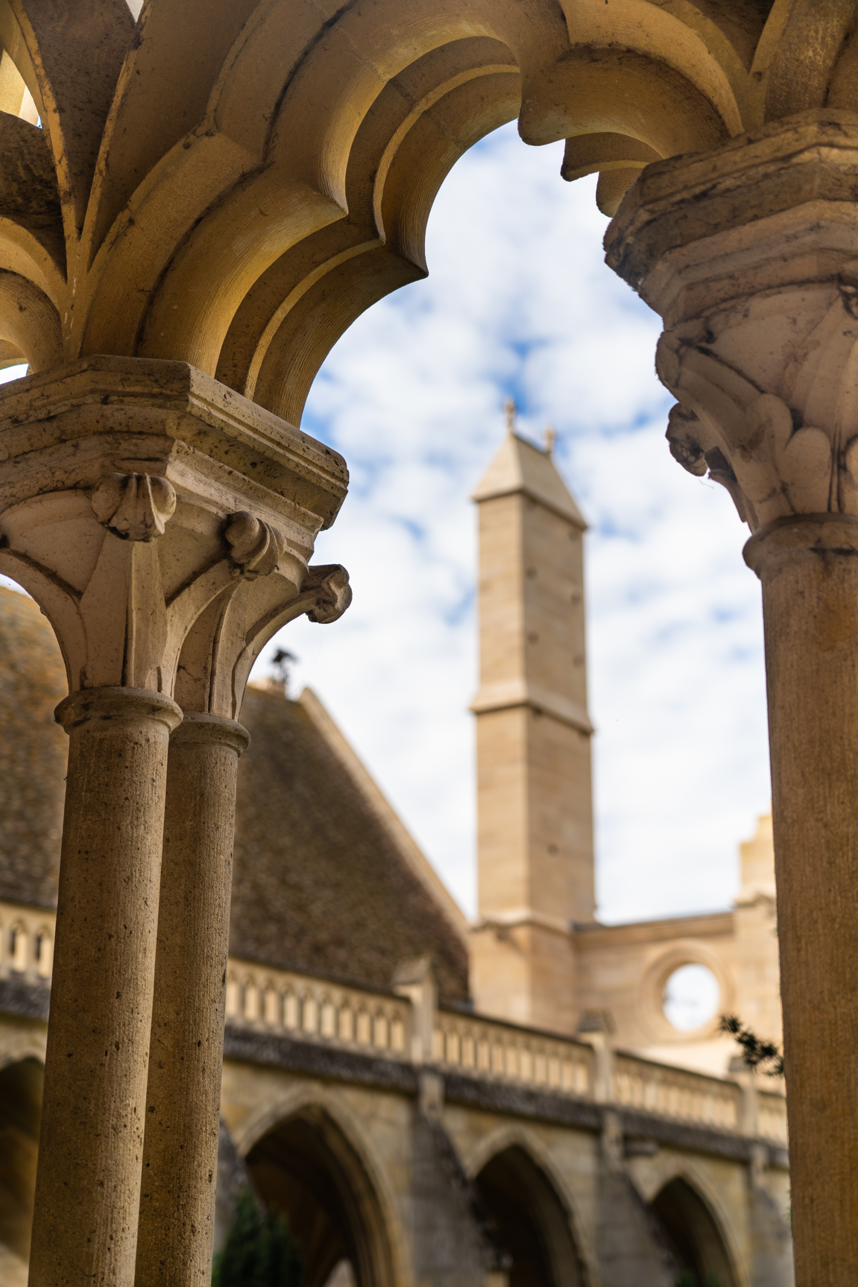 galerie du clo&icirc;tre de l'abbaye de royaumont dans le val d'oise
