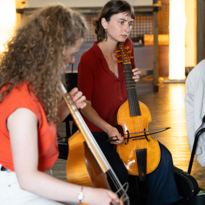 laur&eacute;ates de la fondation royaumont, lors d'une session de formation professionnelle &agrave; l'abbaye de royaumont dans le val d'oise