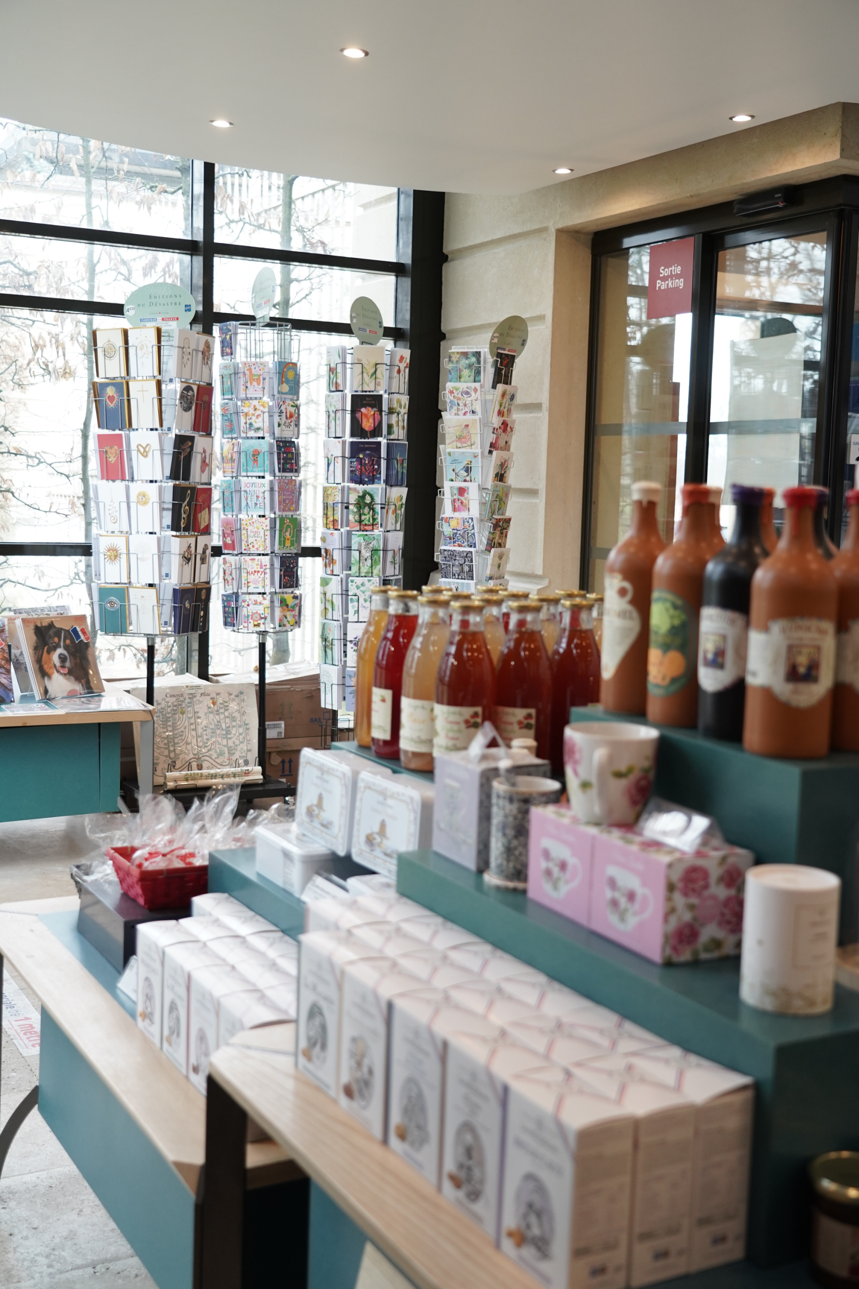 produits locaux de la librairie boutique de l'abbaye de royaumont &agrave; asni&egrave;res-sur-oise dans le val d'oise