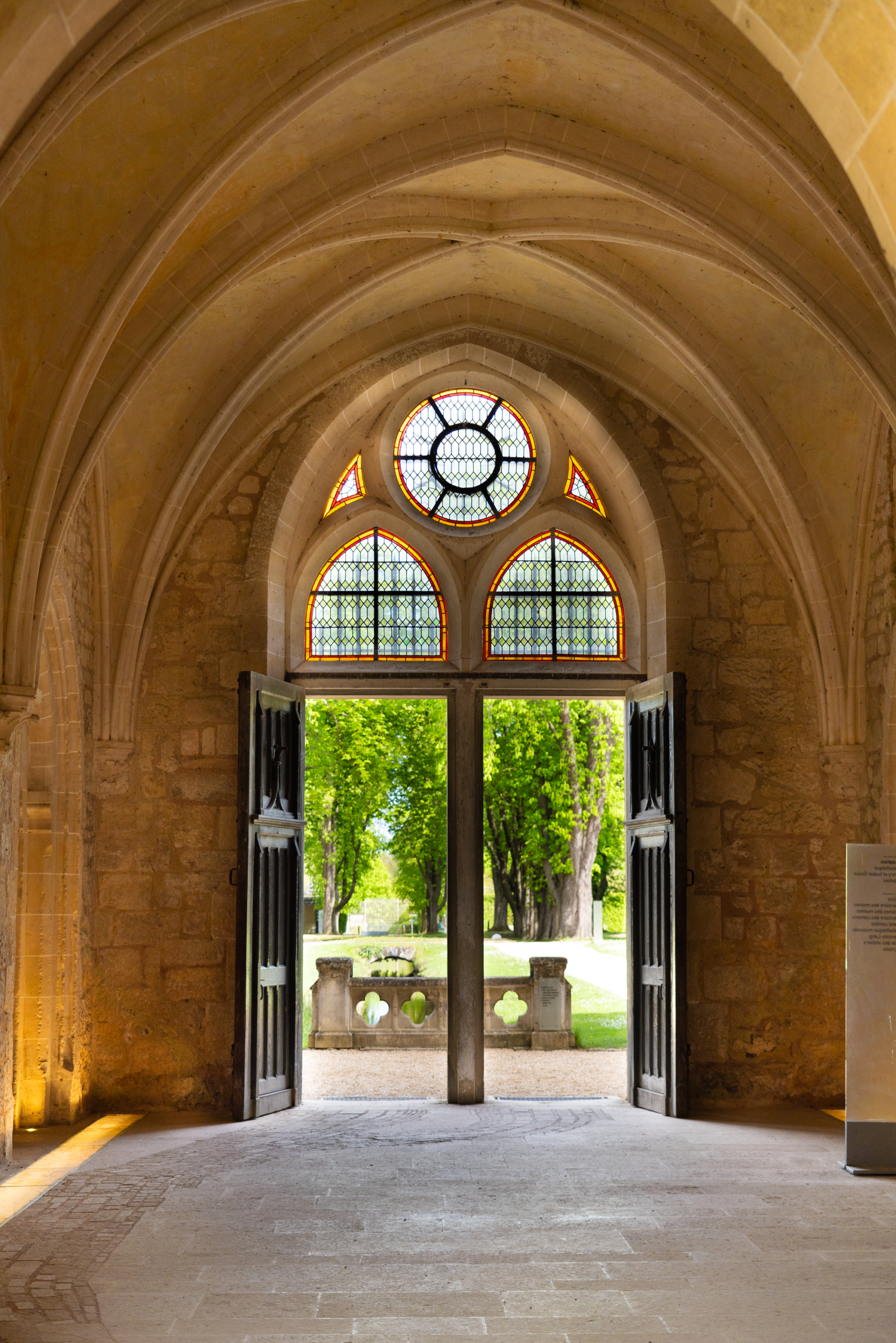 Passage parloir de l'abbaye de royaumont dans le val d'oise