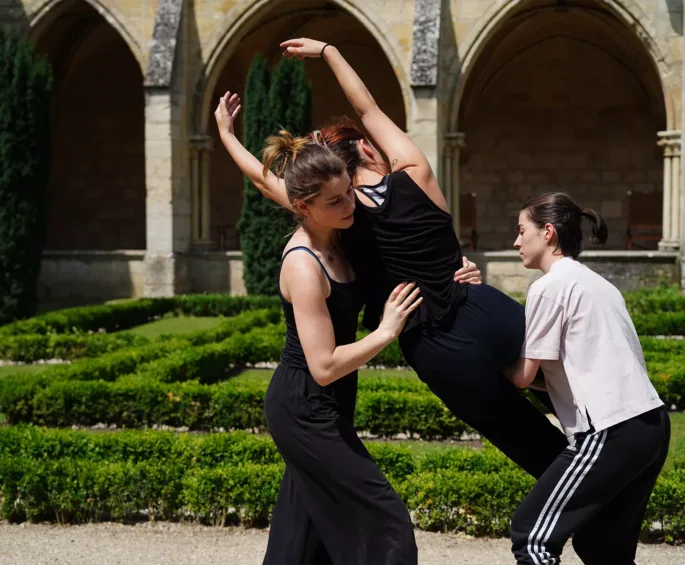 Formation en &eacute;t&eacute; pour les artistes chor&eacute;graphes performers auteurs interpr&egrave;tes &agrave; l'abbaye de Royaumont