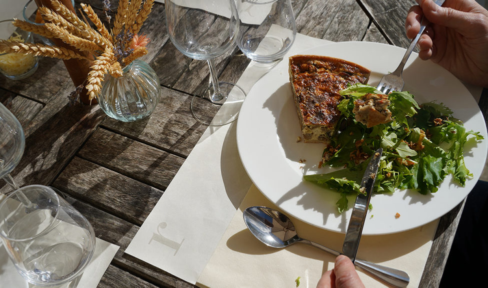 Terasse du bar-salon de thé de l'abbaye de Royaumont