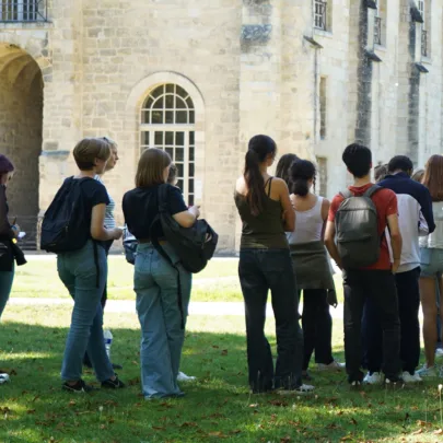 visite guid&eacute;e de lyc&eacute;ens et coll&eacute;giens &agrave; l'abbaye de royaumont dans le val d'oise
