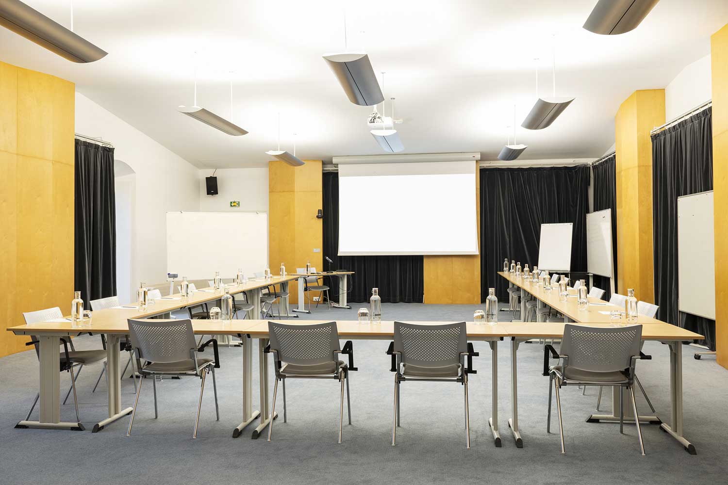 Votre s&eacute;minaire &agrave; Royaumont, dans une salle de r&eacute;union