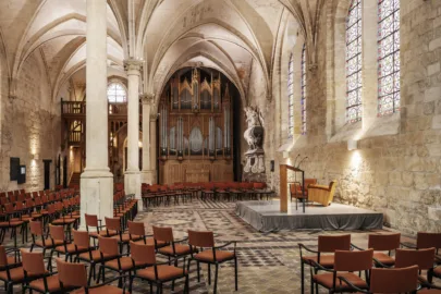 Un s&eacute;minaire dans le r&eacute;fectoire des moines de l'abbaye de Royaumont
