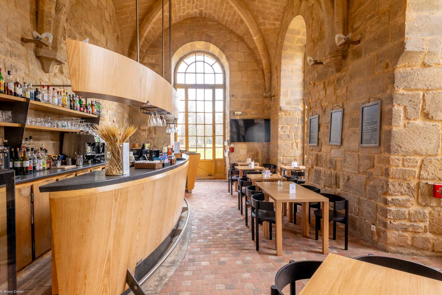 A l'intérieur du bar-salon de thé de la Fondation Royaumont
