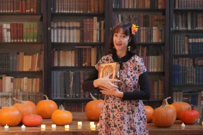 Séance de contes dans la bibliothèque