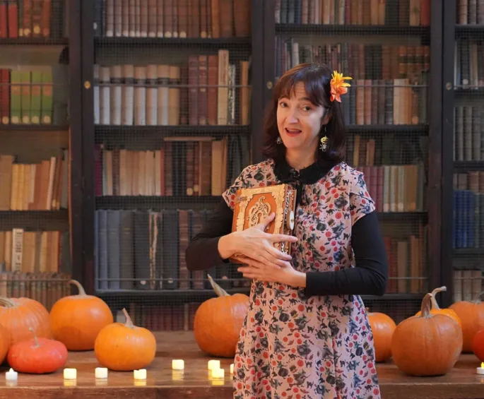 S&eacute;ance de contes dans la biblioth&egrave;que